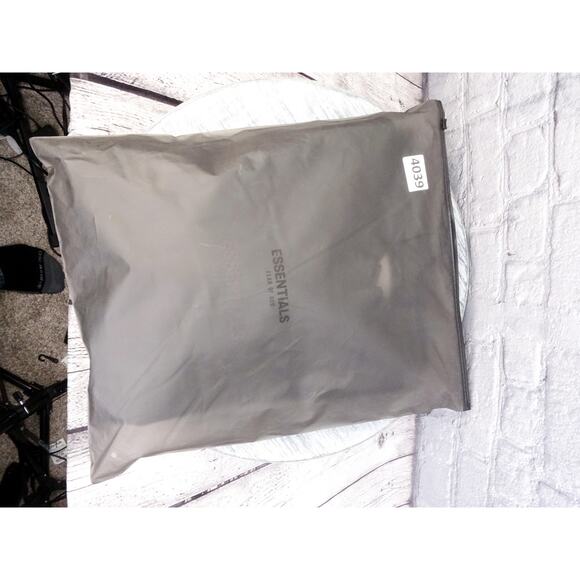 Fear of God Essentials Crew Neck Sweatshirt Heather Wood Unisex Small NWT - Picture 13 of 14